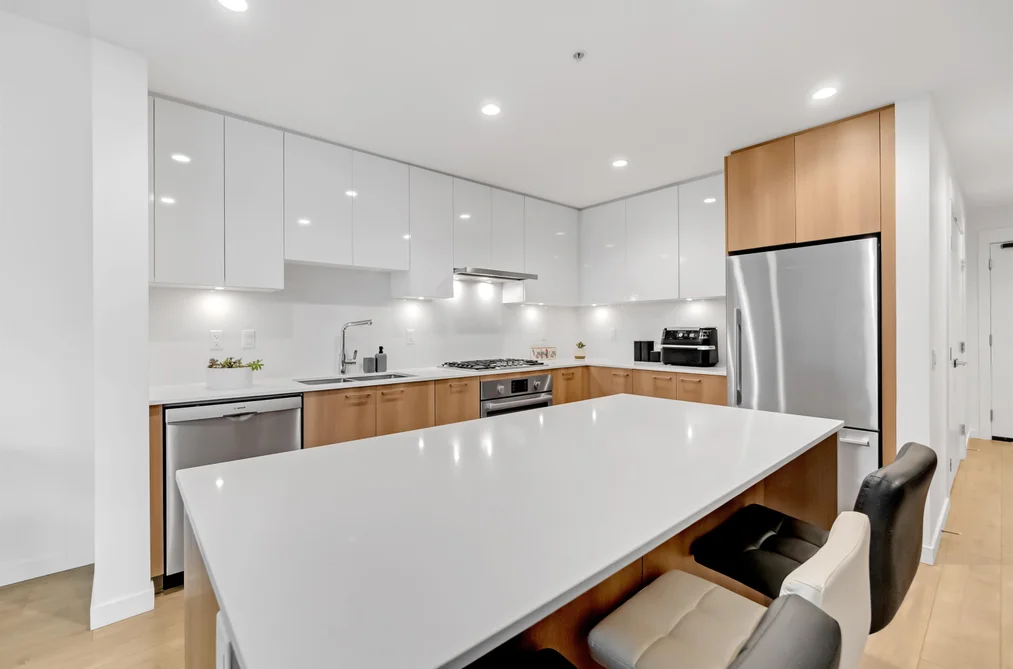 303 715 W 15 STREET, North Vancouver BC V7M 1T2, North Vancouver BC — Residential for Sale - Photo 2
