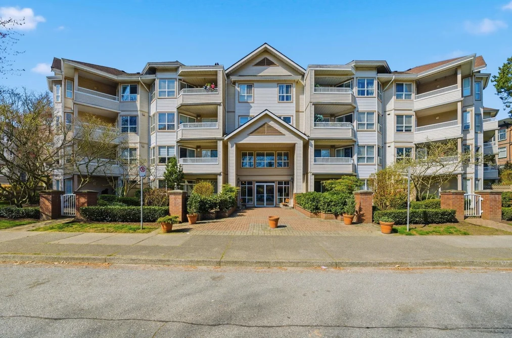 Condo for sale at 303 8139 121a Street Surrey British Columbia - MLS: R3125299