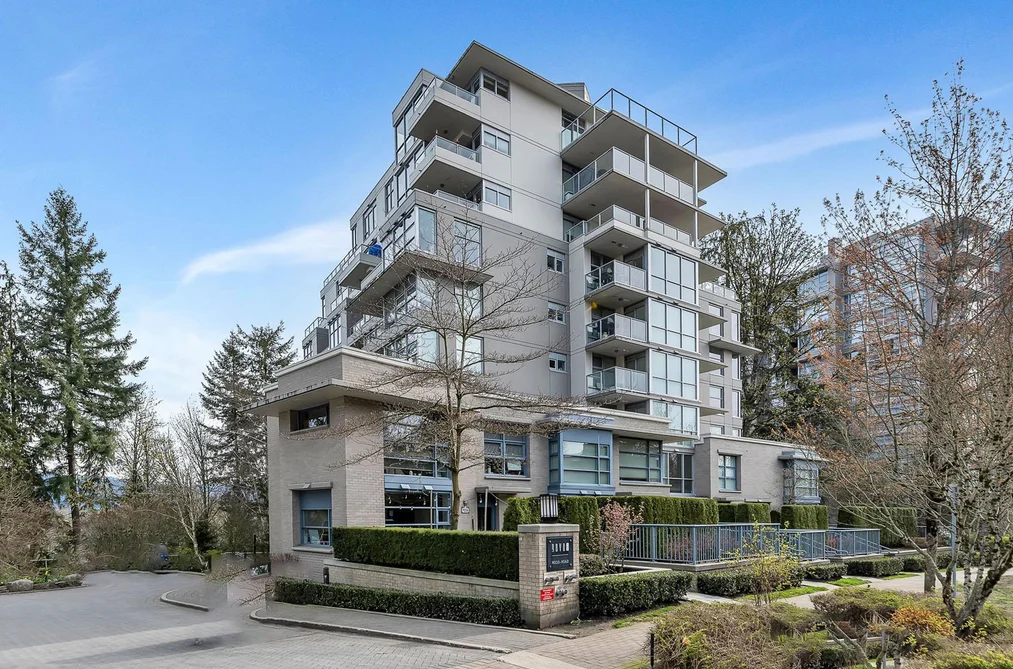 Condo for sale at 303 9262 University Crescent Burnaby British Columbia - MLS: R3101126