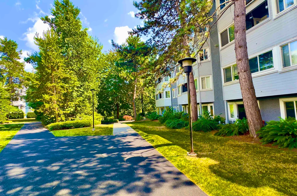 Condo for sale at 303 9890 Manchester Drive Burnaby British Columbia - MLS: R3147897