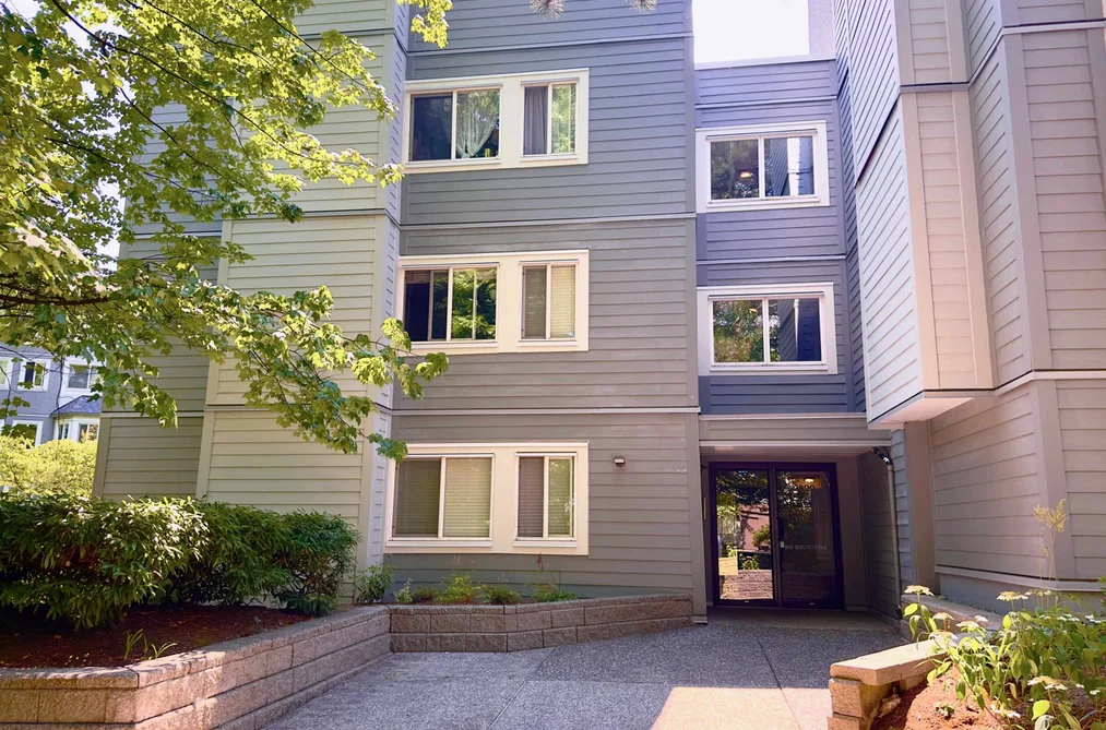 Condo for sale at 303 9890 Manchester Drive Burnaby British Columbia - MLS: R3147897