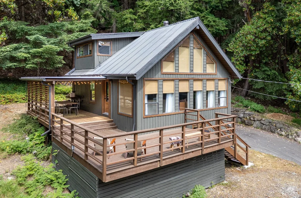 House for sale at 303 Wood Dale Drive Mayne Island British Columbia - MLS: R3135520
