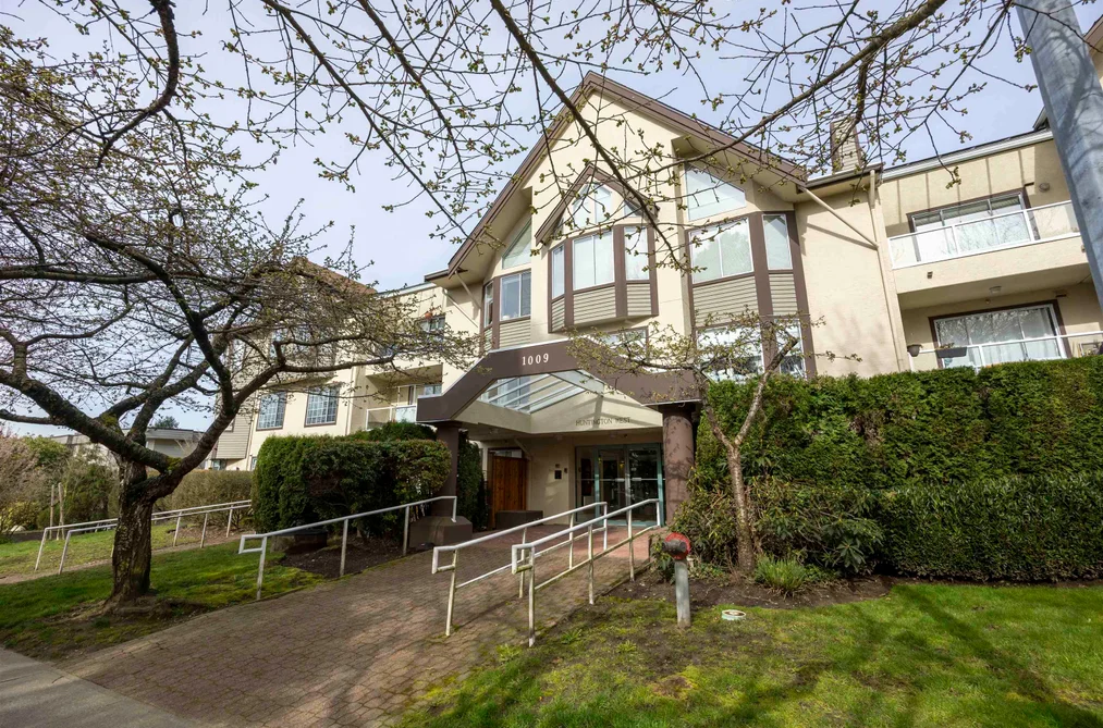 Condo for sale at 304 1009 Howay Street New Westminster British Columbia - MLS: R3103107