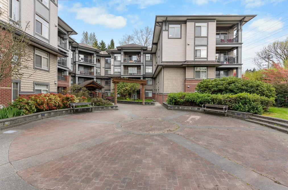 Condo for sale at 304 12020 207a Street Maple Ridge British Columbia - MLS: R3114882
