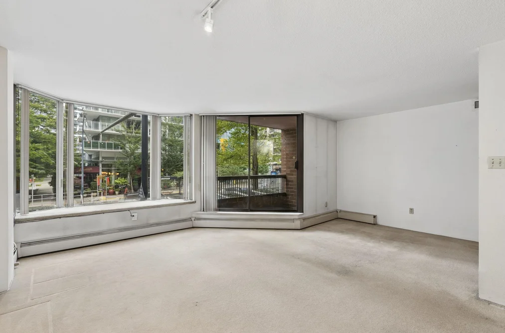 304 1330 BURRARD STREET, Vancouver, BC — Residential for Sale — Photo 10 of 23