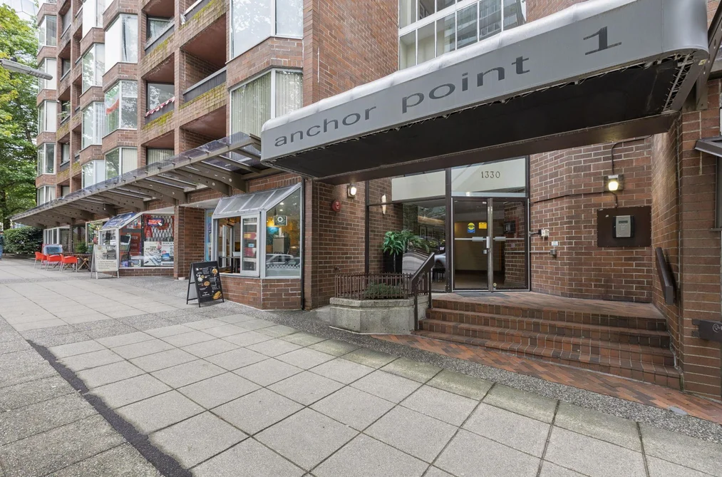 304 1330 BURRARD STREET, Vancouver, BC — Residential for Sale — Photo 4 of 23