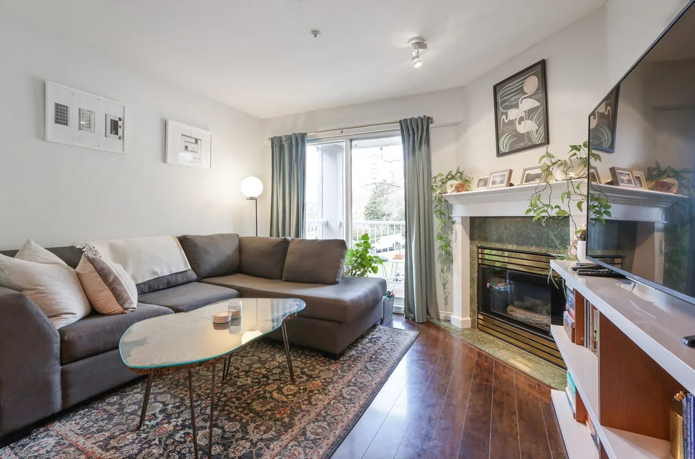 304 135 ELEVENTH STREET, New Westminster BC V3M 4C7, New Westminster BC — Residential for Sale - Photo 2