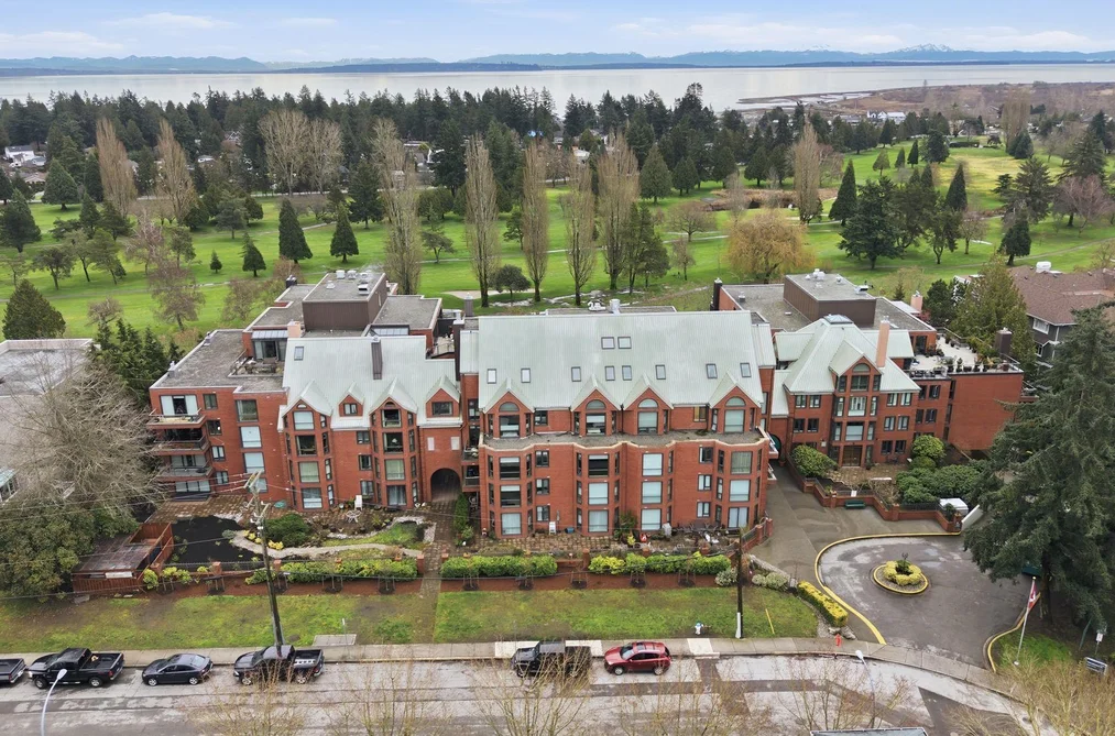 Condo for sale at 304 1350 View Crescent Delta British Columbia - MLS: R3086933