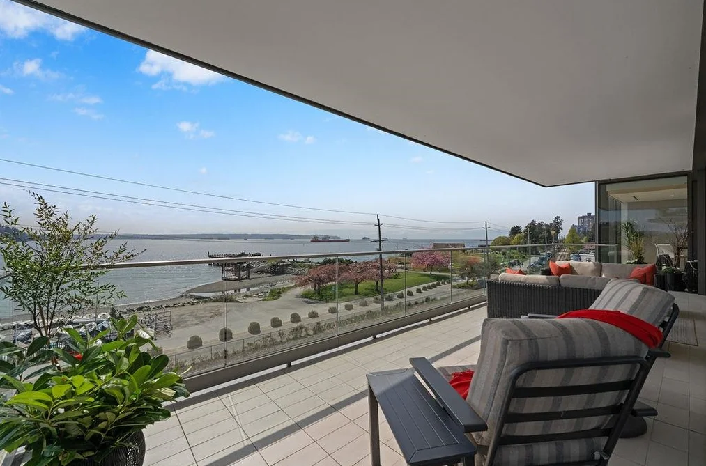 304 1355 BELLEVUE AVENUE, West Vancouver BC V7T 0B4, West Vancouver BC — Residential for Sale - Photo 2