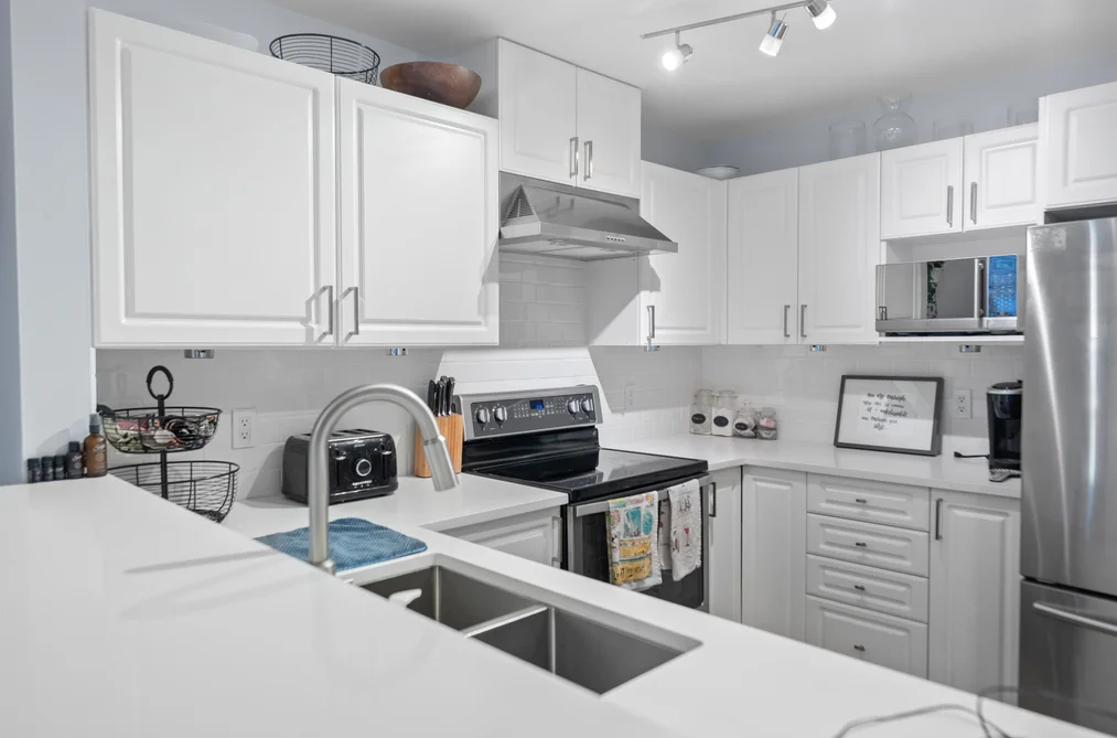 Condo for sale at 304 137 W 17th Street North Vancouver British Columbia - MLS: R3110767