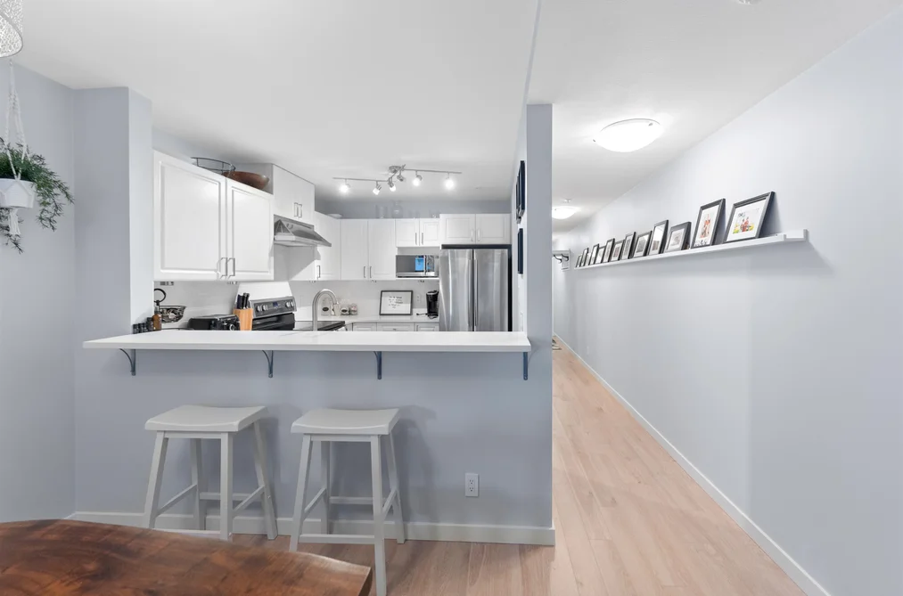 304 137 W 17TH STREET, North Vancouver BC V7M 1V5, North Vancouver BC — Residential for Sale - Photo 4
