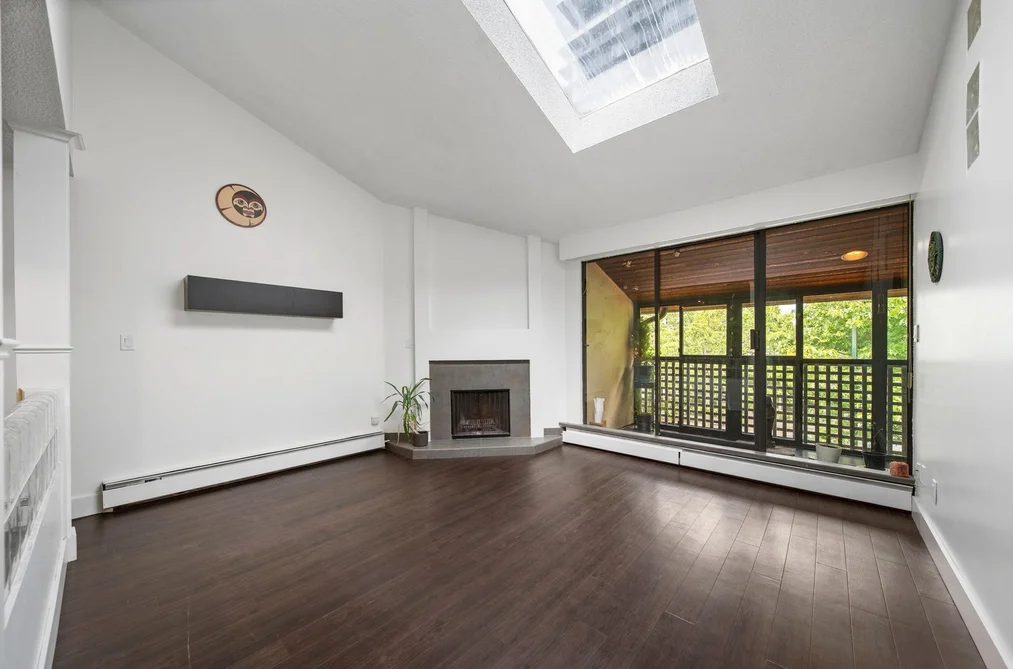 Condo for sale at 304 141 W 13th Street North Vancouver British Columbia - MLS: R3149258