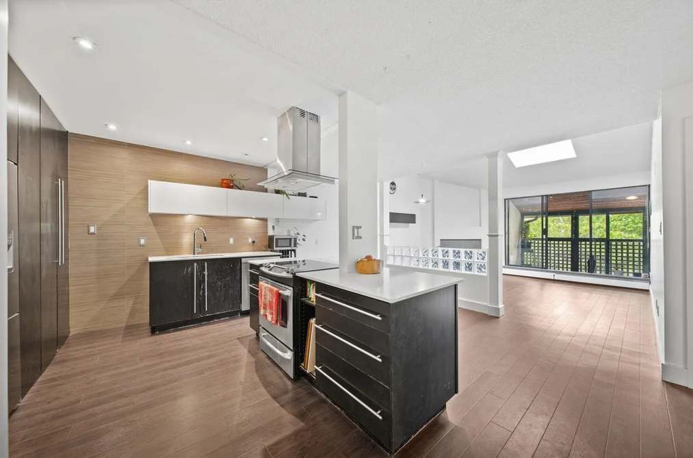 Condo for sale at 304 141 W 13th Street North Vancouver British Columbia - MLS: R3149258