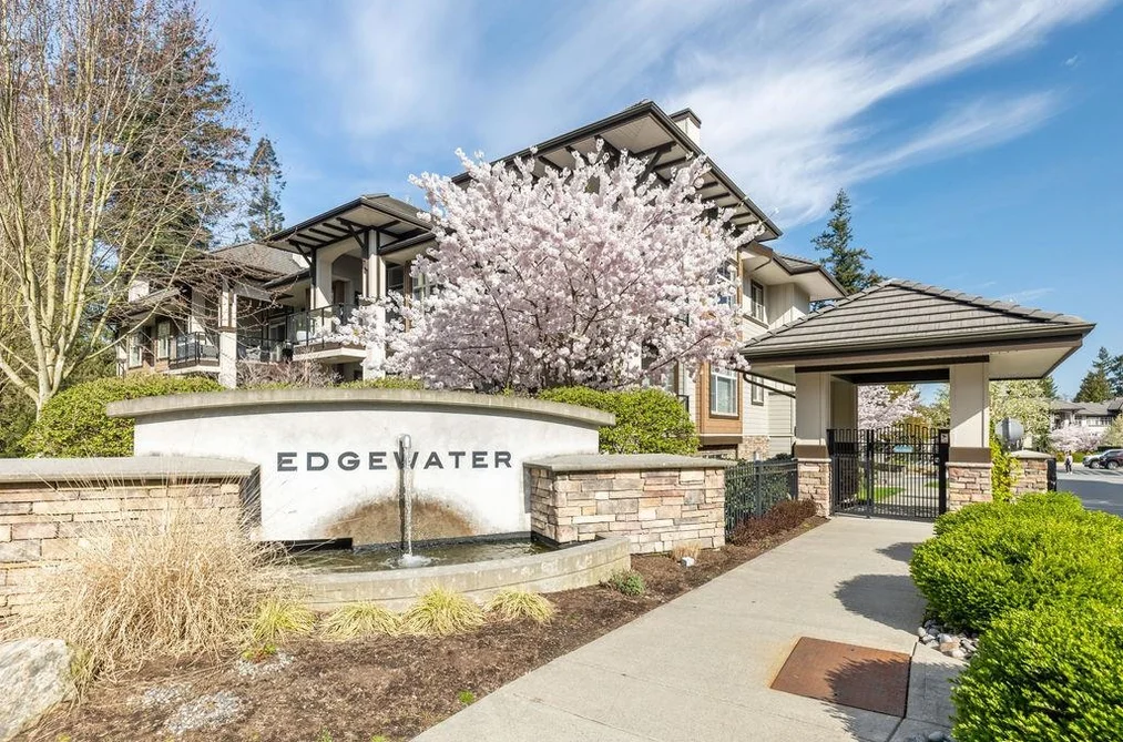 Condo for sale at 304 15155 36 Avenue Surrey British Columbia - MLS: R3115936