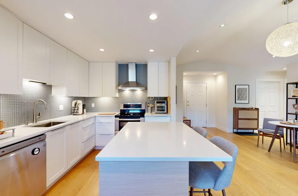 304 1528 BOWSER AVENUE, North Vancouver BC V7P 2Y3, North Vancouver BC — Residential for Sale - Photo 2
