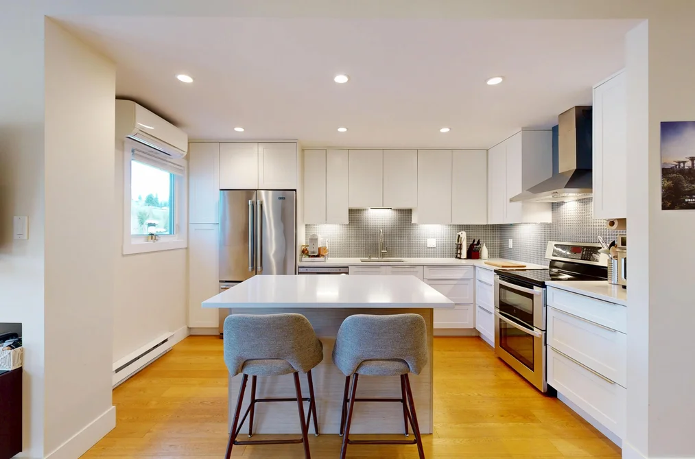 304 1528 BOWSER AVENUE, North Vancouver BC V7P 2Y3, North Vancouver BC — Residential for Sale - Photo 4