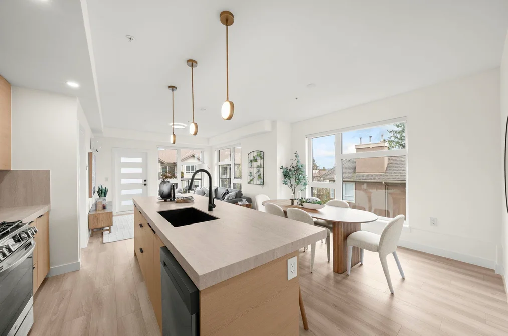 Condo for sale at 304 15353 17 Avenue Surrey British Columbia - MLS: R3116972
