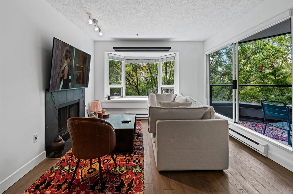 Condo for sale at 304 1925 W 2nd Avenue Vancouver British Columbia - MLS: R3163253