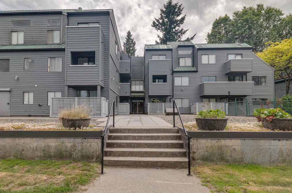 Condo for sale at 304 1948 Coquitlam Avenue Port Coquitlam British Columbia - MLS: R3138663