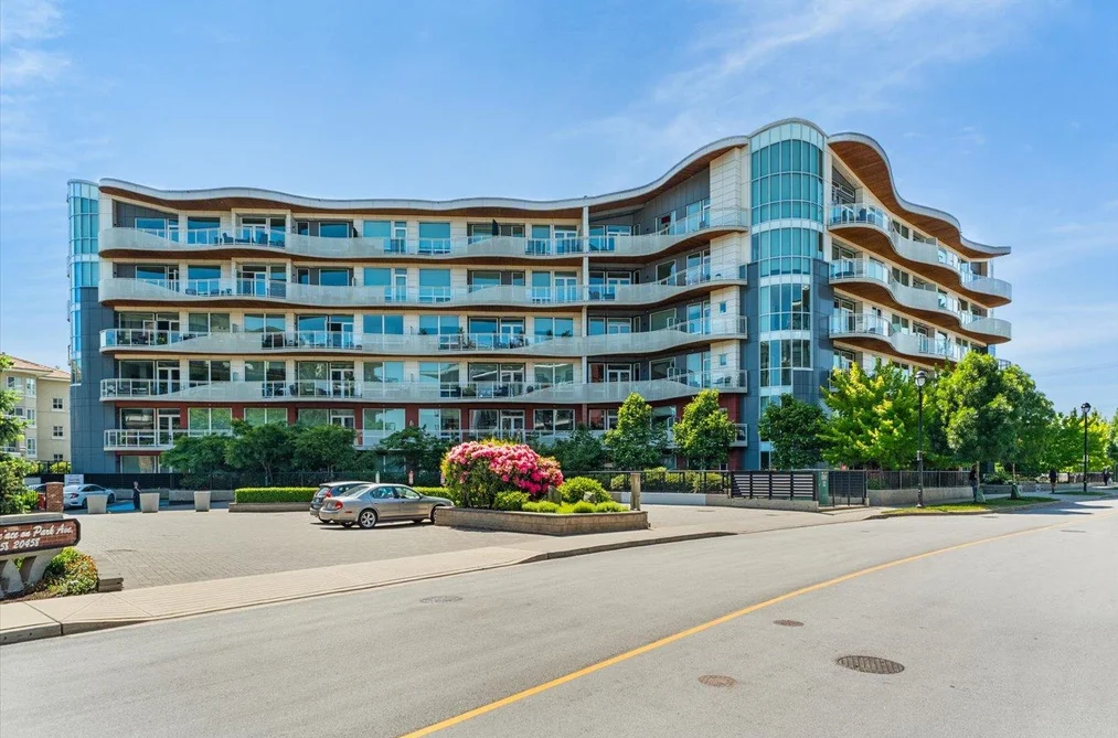 Condo for sale at 304 20416 Park Avenue Langley British Columbia - MLS: R3129865