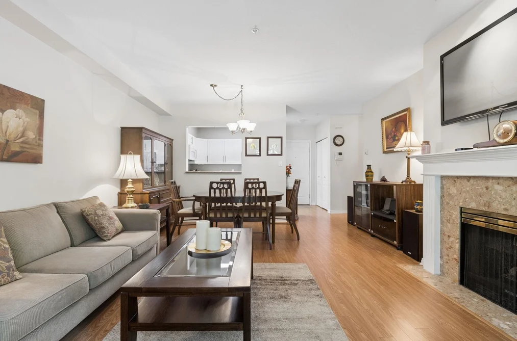304 - 2059 Chesterfield Avenue, North Vancouver, BC - MLS: R3174804 - Photo 4 304 - 2059 Chesterfield Avenue, North Vancouver, BC - MLS: R3174804 - Photo 4