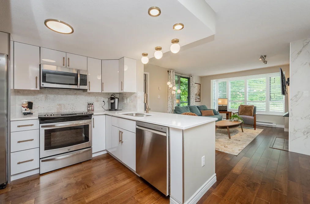 Condo for sale at 304 220 Newport Drive Port Moody British Columbia - MLS: R3137021