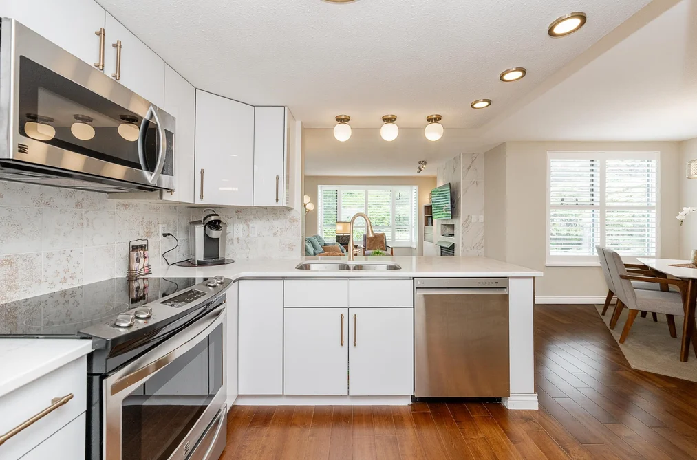 304 220 NEWPORT DRIVE, Port Moody BC V3H 5B8, Port Moody BC — Residential for Sale - Photo 2