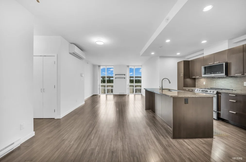 304 2200 DOUGLAS ROAD, Burnaby BC V5C 0G8, Burnaby BC — Residential for Sale - Photo 2