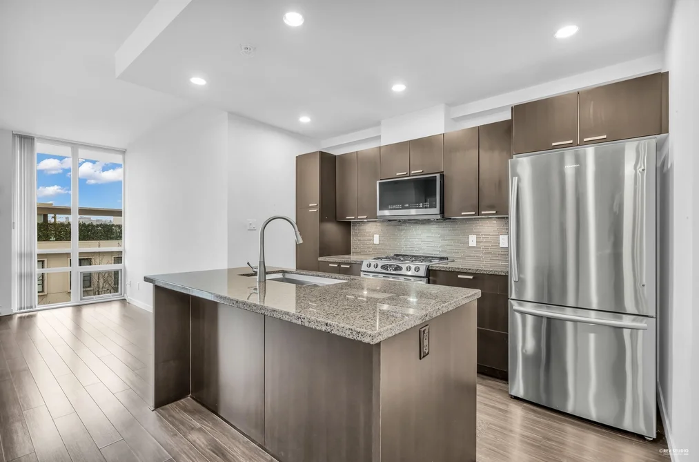 304 2200 DOUGLAS ROAD, Burnaby BC V5C 0G8, Burnaby BC — Residential for Sale - Photo 4