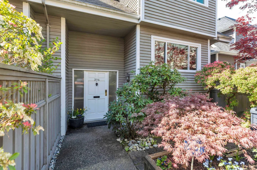 Townhouse for sale at 304 223 E Keith Road North Vancouver British Columbia - MLS: R3138227