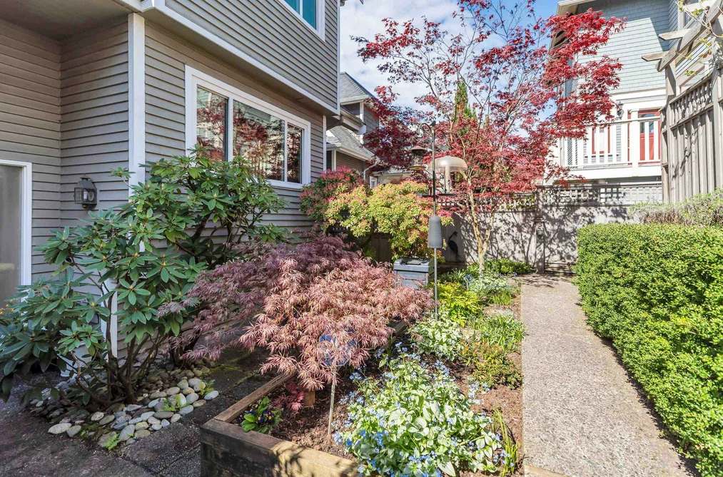 304 223 E KEITH ROAD, North Vancouver BC V7L 1V4, North Vancouver BC — Residential for Sale - Photo 2