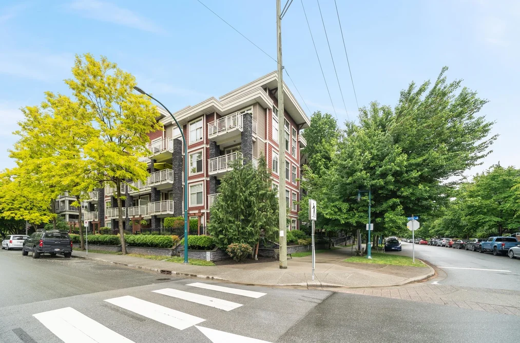 Condo for sale at 304 2477 Kelly Avenue Port Coquitlam British Columbia - MLS: R3130926