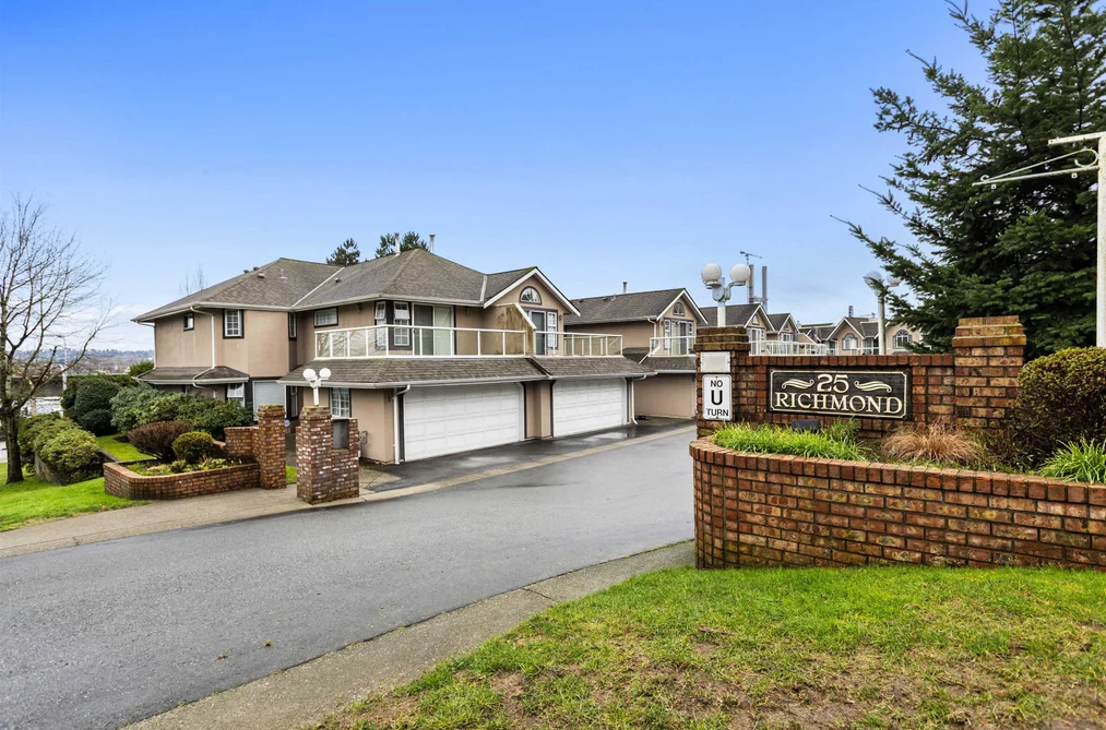 304 25 RICHMOND STREET, New Westminster BC V3L 5P9, New Westminster BC — Residential for Sale - Photo 2