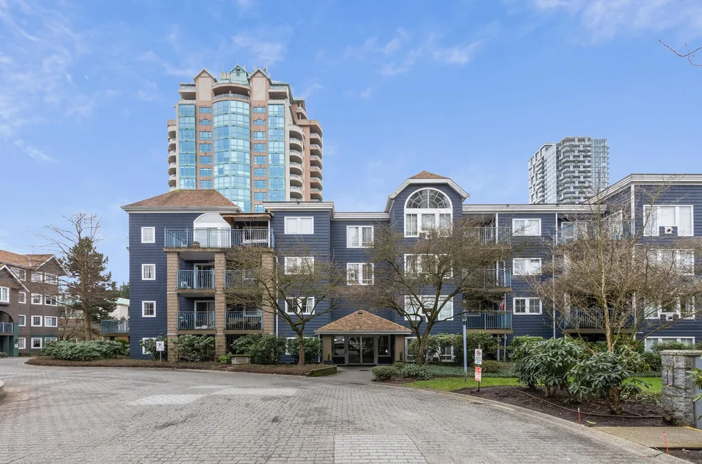 Condo for sale at 304 3065 Primrose Lane Coquitlam British Columbia - MLS: R3090431