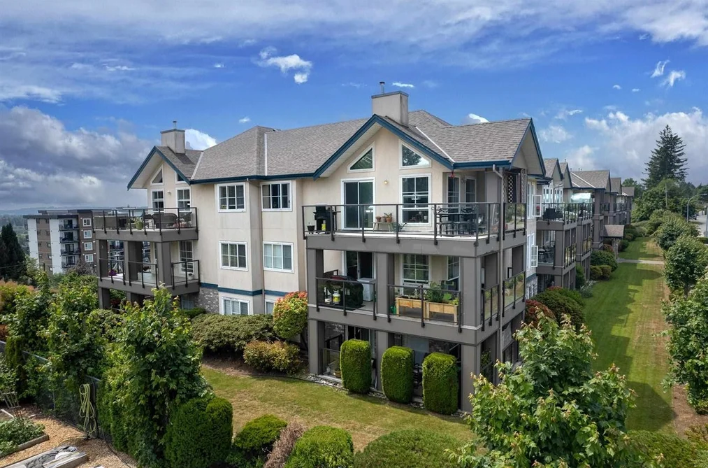Condo for sale at 304 33150 4th Avenue Mission British Columbia - MLS: R3106233