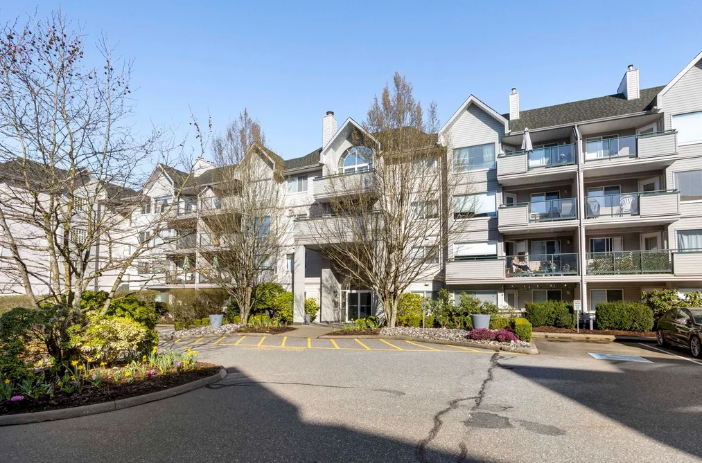 Condo for sale at 304 33718 King Road Abbotsford British Columbia - MLS: R3102284