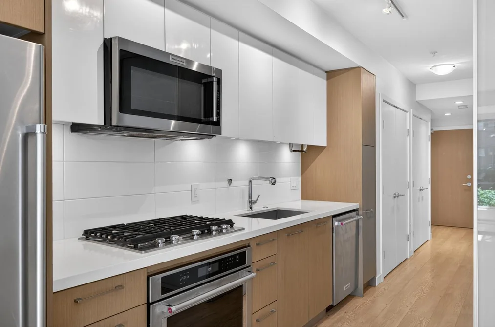 304 384 E 1ST AVENUE, Vancouver BC V5T 0G5, Vancouver BC — Residential for Sale - Photo 2