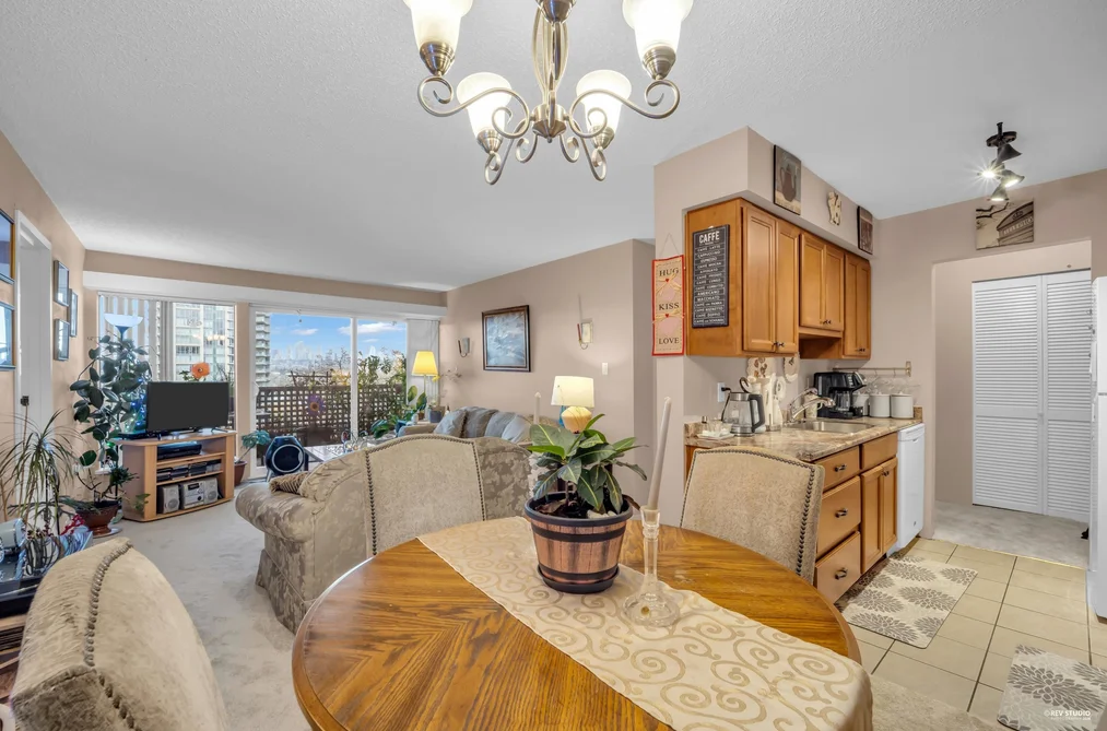 Condo for sale at 304 4941 Lougheed Highway Burnaby British Columbia - MLS: R3097448