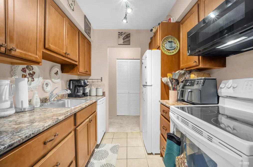 304 4941 LOUGHEED HIGHWAY, Burnaby BC V5B 4S6, Burnaby BC — Residential for Sale - Photo 5