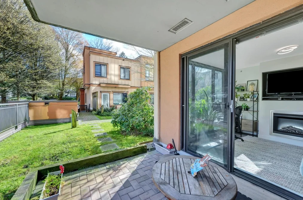 Condo for sale at 304 511 Rochester Avenue Coquitlam British Columbia - MLS: R3109137