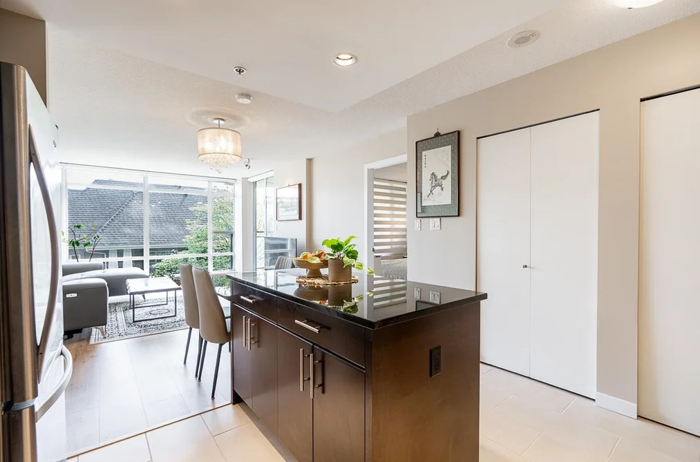 304 575 DELESTRE AVENUE, Coquitlam BC V3K 0A6, Coquitlam BC — Residential for Sale - Photo 3