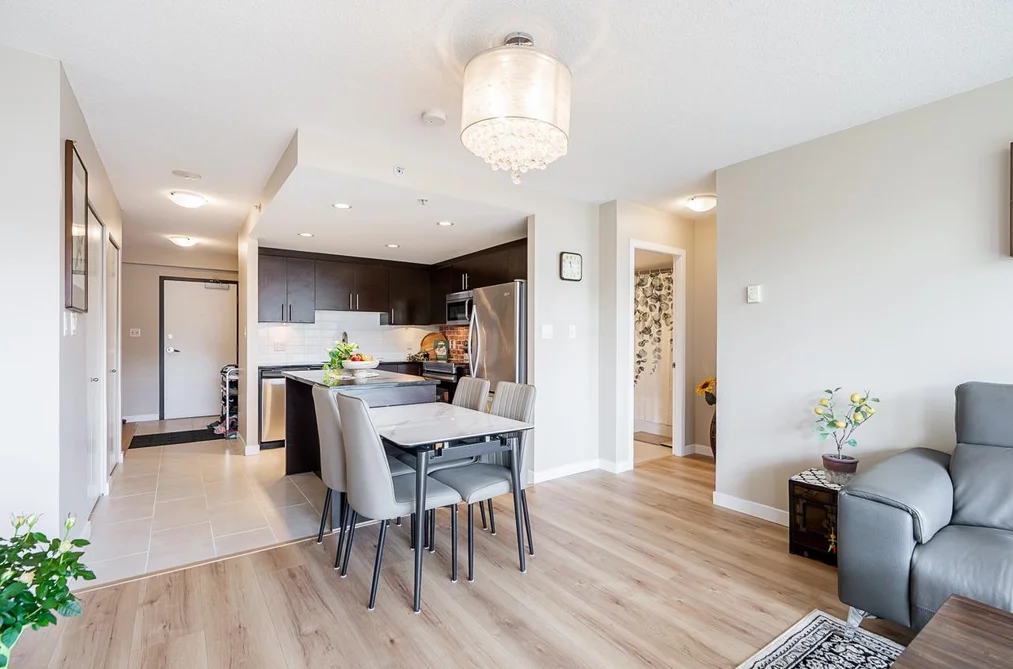 304 575 DELESTRE AVENUE, Coquitlam BC V3K 0A6, Coquitlam BC — Residential for Sale - Photo 4