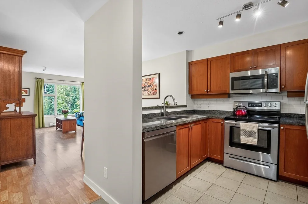304 675 PARK CRESCENT, New Westminster BC V3L 5W4, New Westminster BC — Residential for Sale - Photo 4