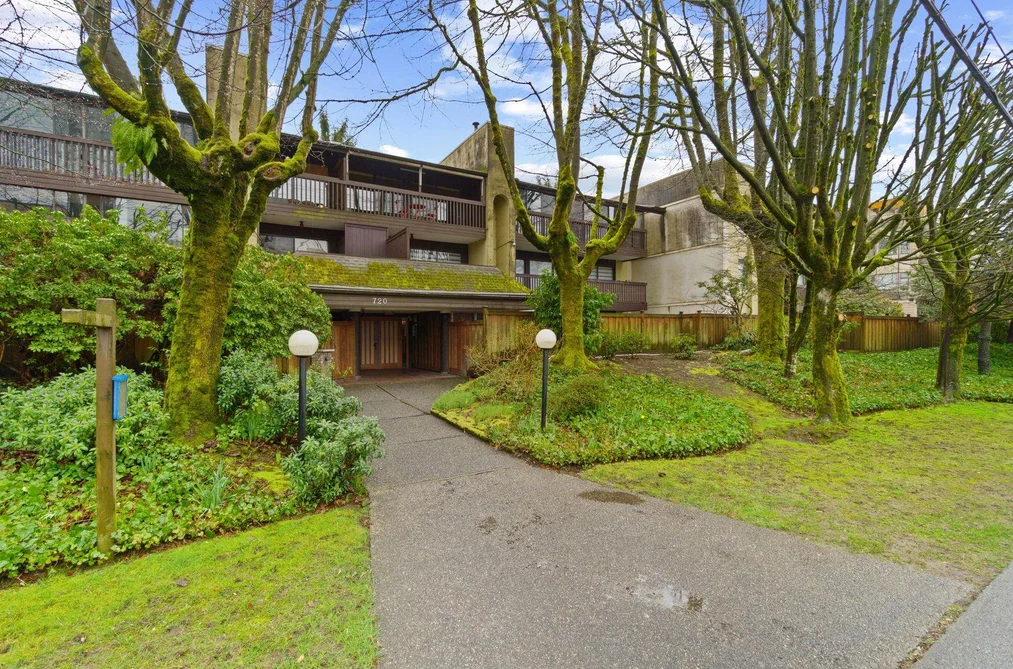 304 720 EIGHTH AVENUE AVENUE, New Westminster BC V3M 2R3, New Westminster BC — Residential for Sale - Photo 2