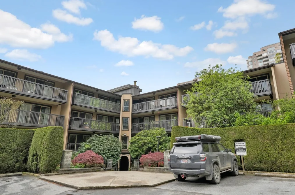 Condo for sale at 304 9847 Manchester Drive Burnaby British Columbia - MLS: R3116208