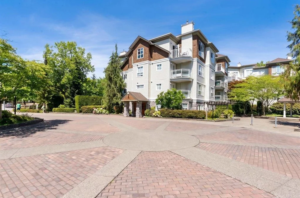 Condo for sale at 305 10188 155 Street Surrey British Columbia - MLS: R3152036