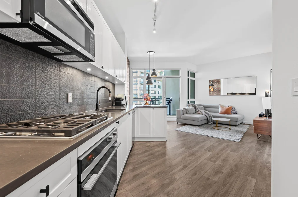 305 105 W 2ND STREET, North Vancouver BC V7M 0E3, North Vancouver BC — Residential for Sale - Photo 3