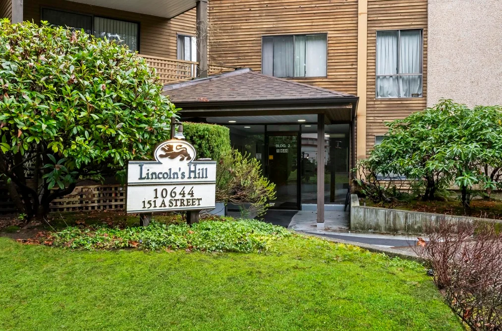 Condo for sale at 305 10644 151a Street Surrey British Columbia - MLS: R3090941