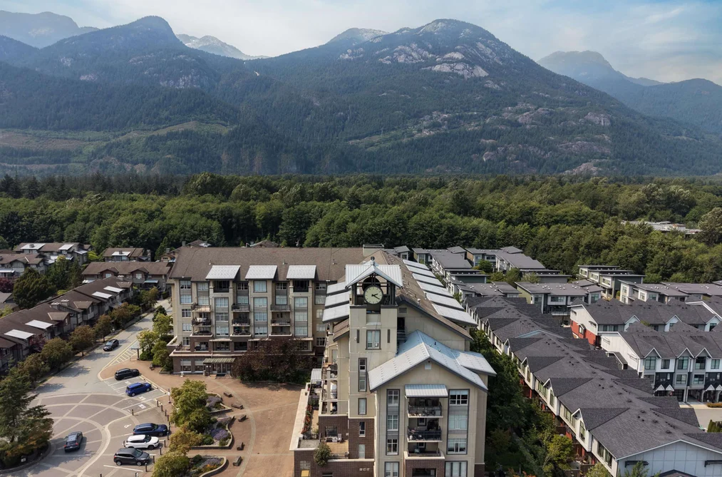Condo for sale at 305 1211 Village Green Way Squamish British Columbia - MLS: R3157438
