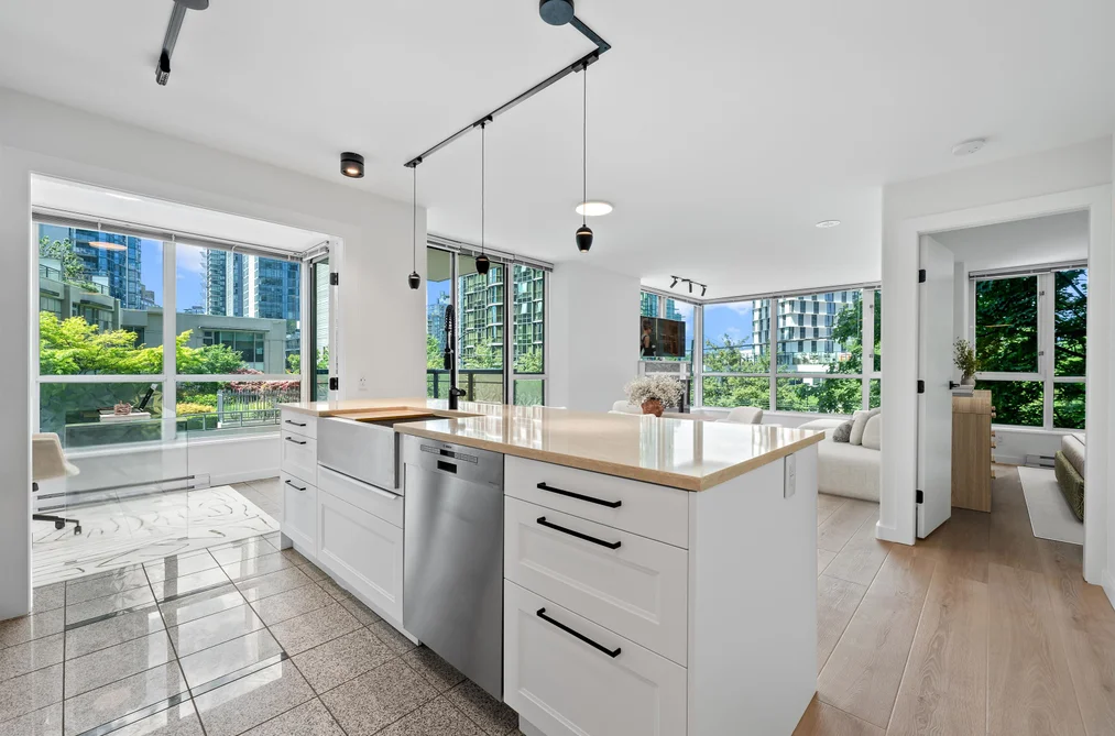 Condo for sale at 305 1328 W Pender Street Vancouver British Columbia - MLS: R3127643